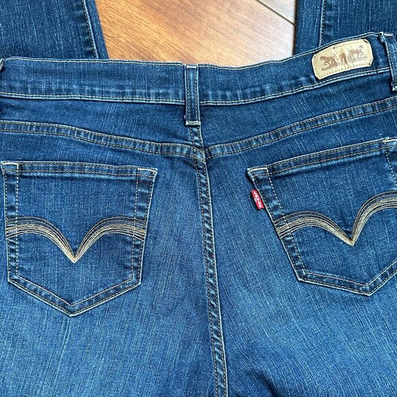 Levis Womens Perfect Slimming Straight Jean - Picture 3 of 5